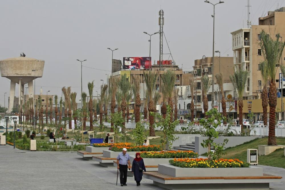 Alongside the monument, a previously abandoned promenade has been paved and planted with gardens of flowers and palm trees