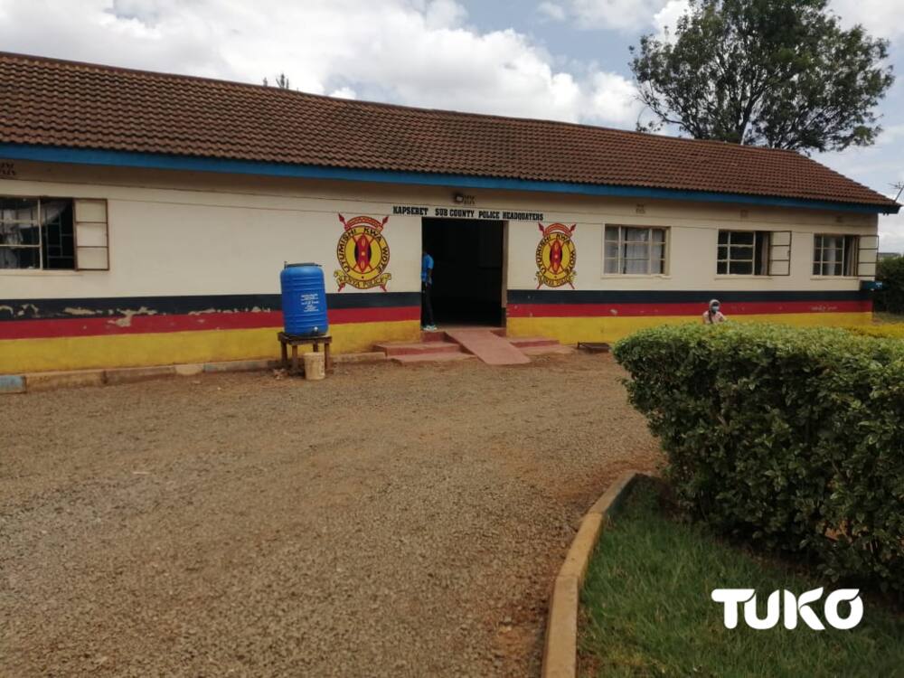 Polisi wa Eldoret Wamjeruhi Mwanahabari na Kuchukua Kamera Yake Baada ya Kupiga Picha Kituo cha Polisi