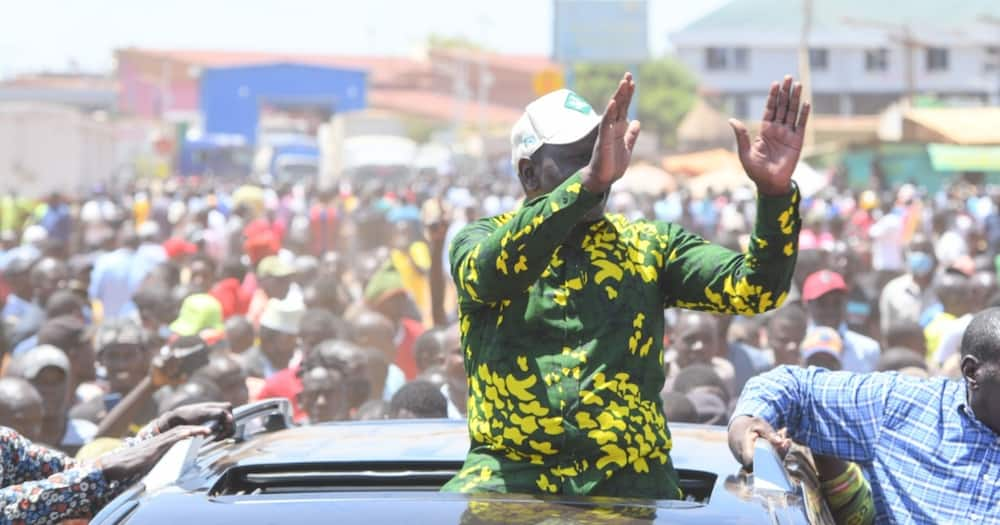 William Ruto's convoy met with angry youths.