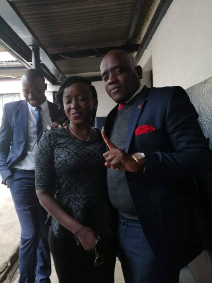 Jacque Maribe amtembelea Dennis Itumbi katika kituo cha polisi Muthaiga baada ya kukamatwa