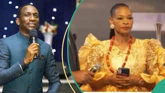 Pastor Humiliates Lady Giving Testimony in Church, Shames Her for Speaking Poor English