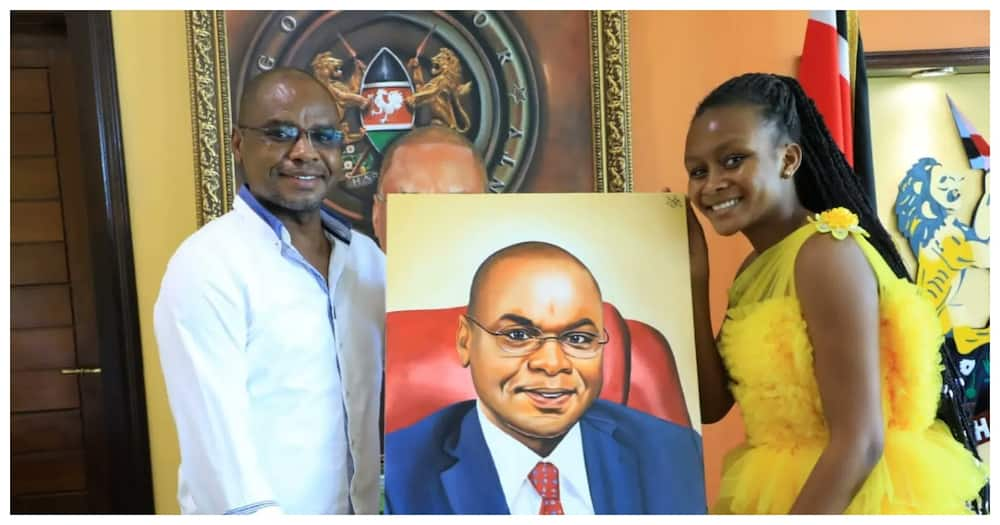 Sheila Sheldone handing Governor Kingi oil Painted Portrait