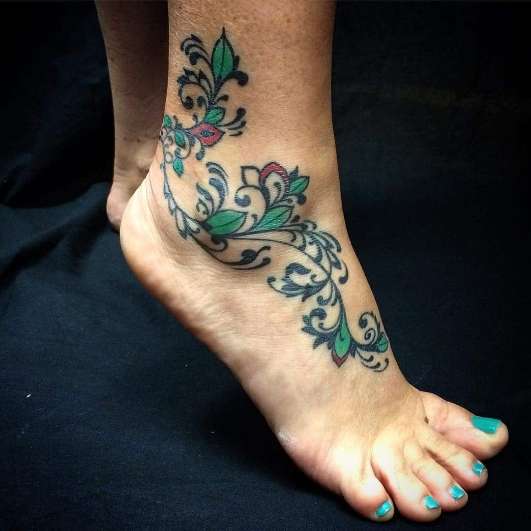 Should gotten a pedicure before but horseshoe and sparrow done by Austin  Archer at Kingdom Tattoo, Atlanta, GA : r/traditionaltattoos