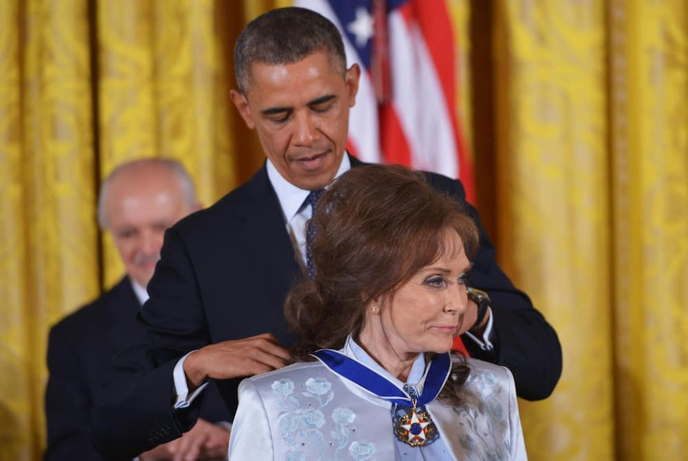 US President Barack Obama presents the Presidential Medal of Freedom to country music legend Loretta Lynn at the White House in 2013