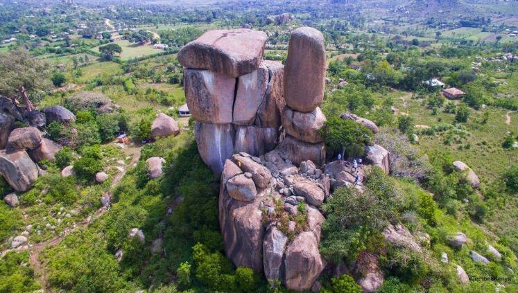 Kit Mikayi is an old stone displayed as a balancing rock formation found in Kisumu. Photo: Tembea Kenya.