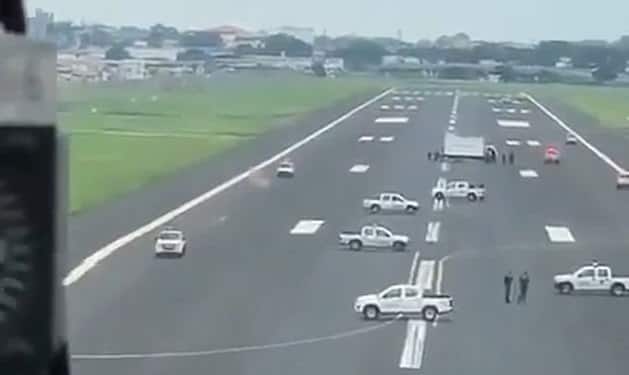 Police, airport staff in Ecuador park cars on runway to prevent plane from landing