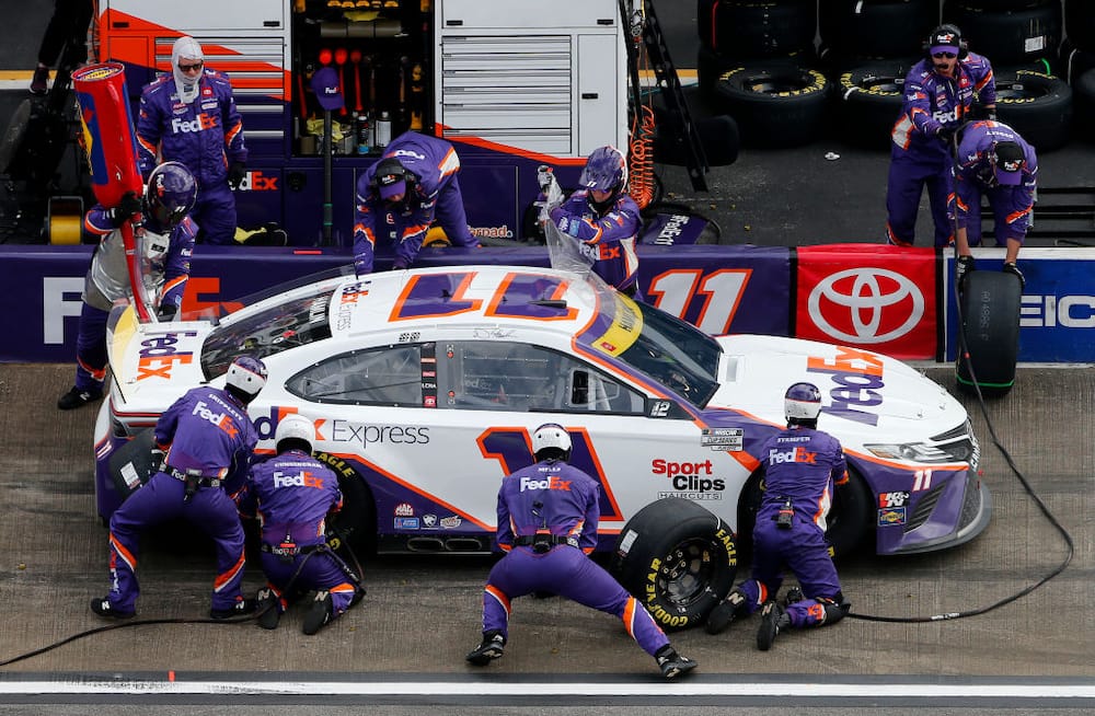 Nascar pit crew salaries in 2021 How much do they make? Tuko.co.ke