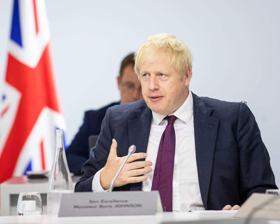 Waziri Mkuu wa Uingereza Boris Johnson Motoni kwa Kupiga Sherehe Corona Ikipepeta