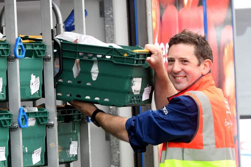 Meet pilot working as supermarket delivery driver during COVID-19 pandemic