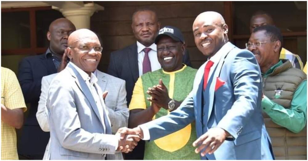 Former senator Boni Khalwale (l) shaking Cleophas Malalah's hand. Photo: Boni Khalwale.