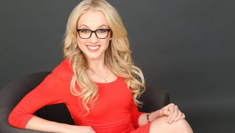 Kat Timpf: Net worth, salary, height, husband, education, surgery ▷  Tuko.co.ke