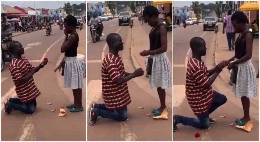 Photos of a man proposing to his girl. Photo; Twitter/@sk_bongomin93.