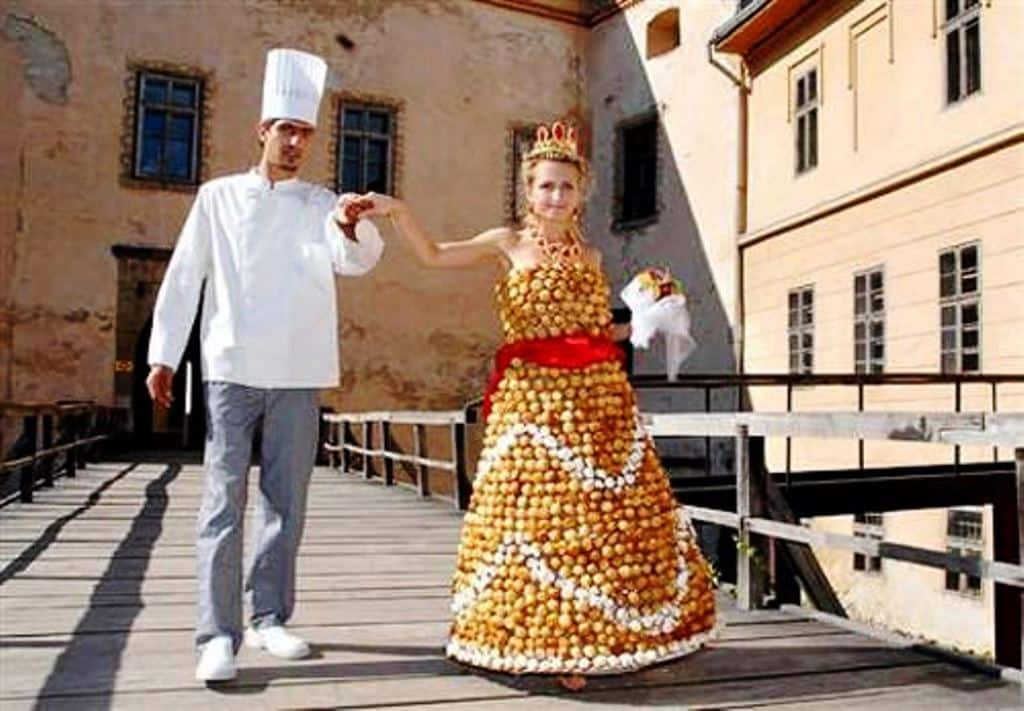 20 Horrible Wedding Dresses