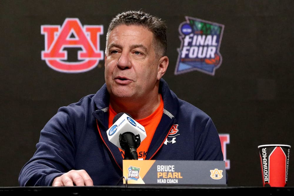 Who is Bruce Pearl's wife? Did he remarry after divorce?