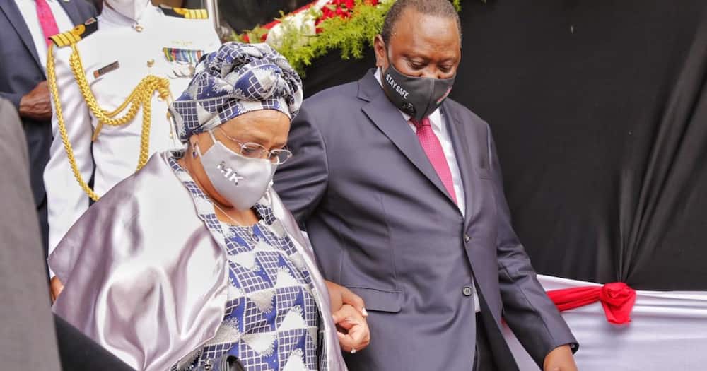 Photo of Uhuru lovingly holding hands with First Lady after Mashujaa Day celebrations warms hearts online
