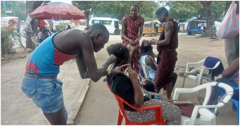 Maasai hairdressers in Mombasa