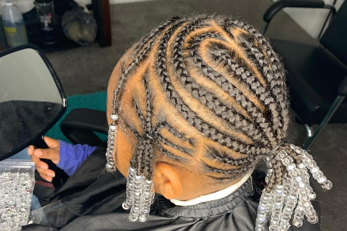 The corn rows in this hairdo are neatly done in lines which end at the  centre of the head. … | Natural cornrow hairstyles, Natural hair pictures,  Cornrow hairstyles