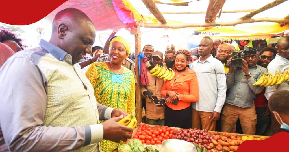 Photo of Ruto with mama mboga at a market.