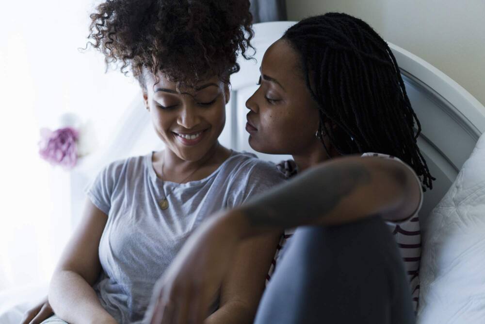 20 Subtle Signs Your Best Friend is a Lesbian or Bisexual & Into You