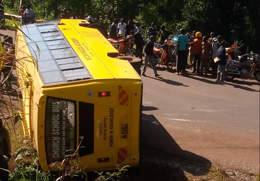 Meru: Basi la shule labiringia na kuanguka likiwa limewabeba wanafunzi