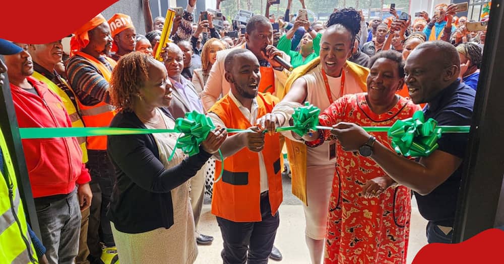 Guests officially open a new branch of Naivas Supermarket at One Valley Arcade.