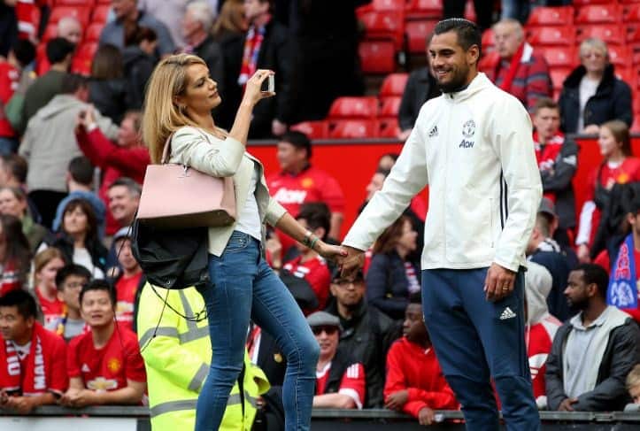 Sergio Romero's wife Eliana Guercio tells Man United to allow him leave
