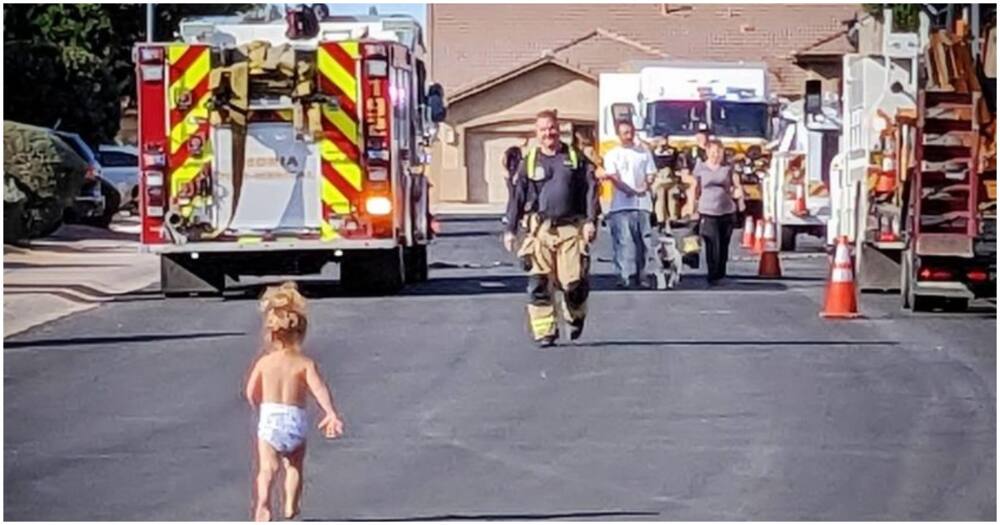 Arizona toddler rushing to her daddy