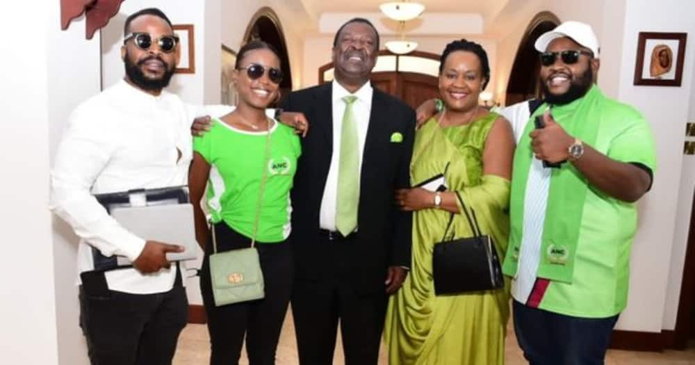 Musalia Mudavadi Aianika Familia yake Peupe Kabla ya Kuelekea Katika Mkutano wake wa "Tetemeko la Arthi"