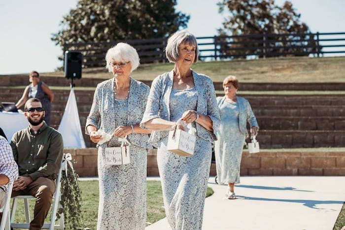 Bride asks her 4 grandmas to be flower girls at her wedding and they did not disappoint