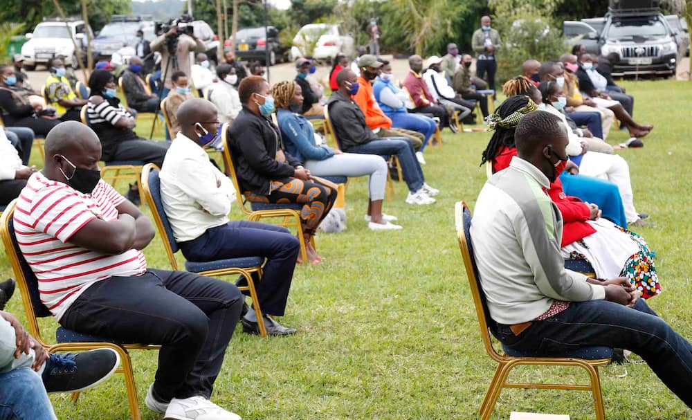 William Ruto donates equipment worth millions to youth, women groups: "The programme targets 5k entrepreneurs"