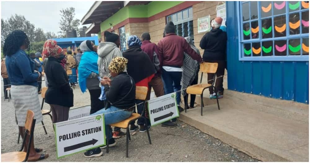Voters lined up at polling centre.