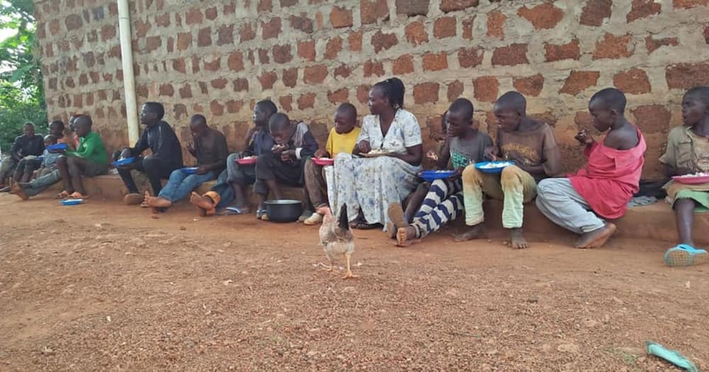 Doris Wako with street kids. Photo: Doris Wako, HSC.