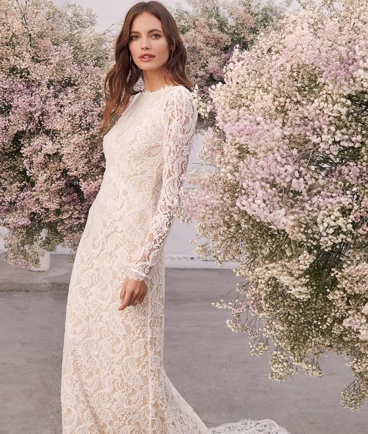 Long-sleeved lace gowns