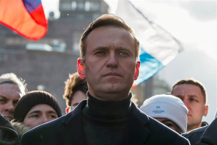 Alexei Navalny: Russian opposition leader hospitalised after suspected poisoning