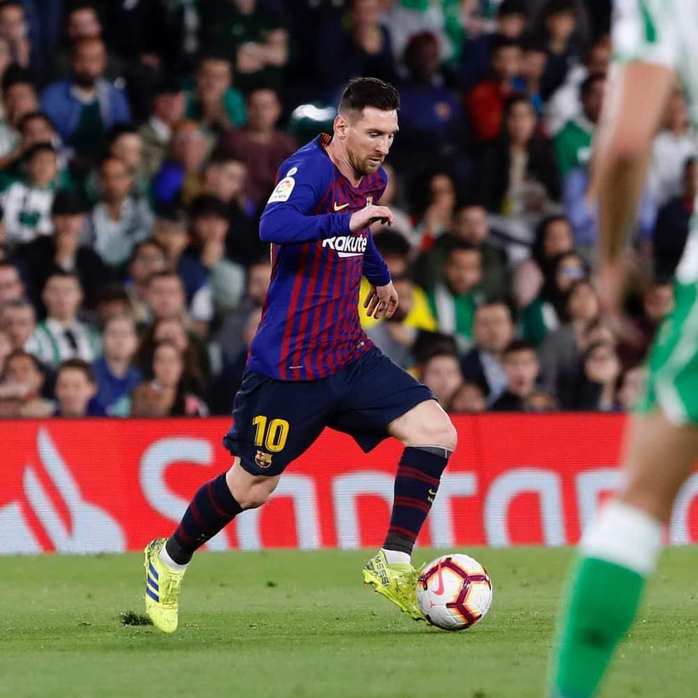 Lionel Messi hilariously criticises team mate's Spanish to save him from red card