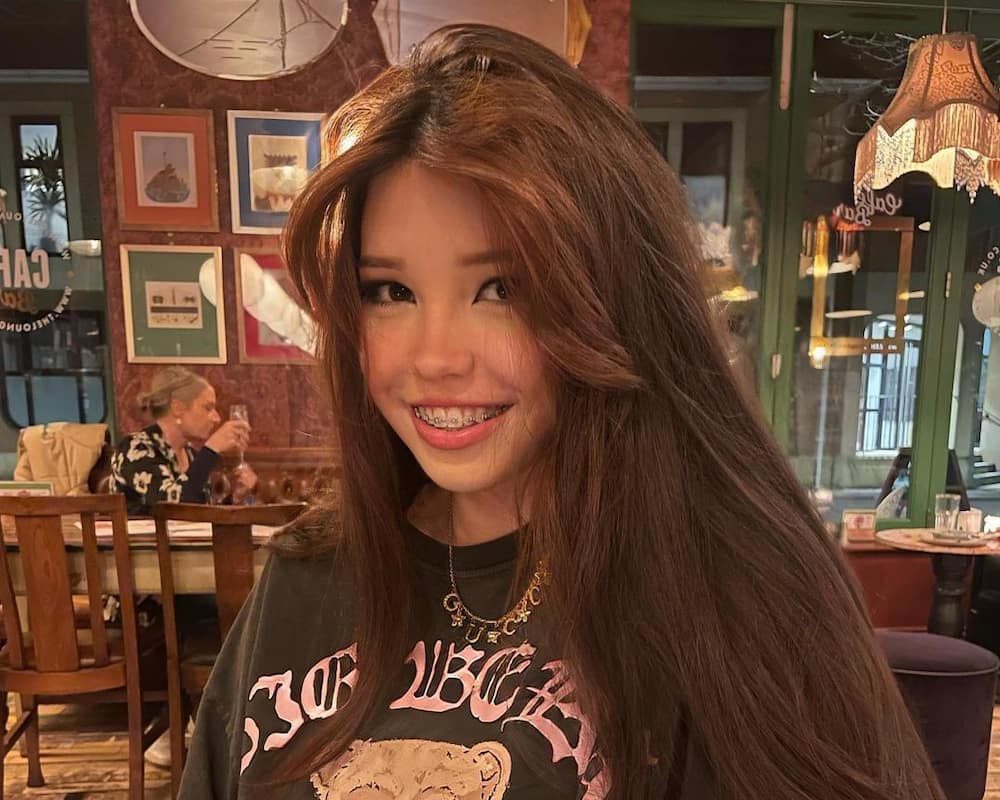 Belle Delphine No Makeup