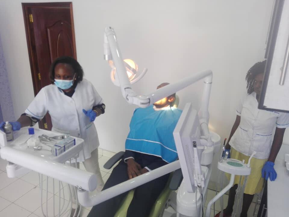 Kilimani Mums' Wamama gets new set of teeth after TUKO.co.ke highlighted his plight