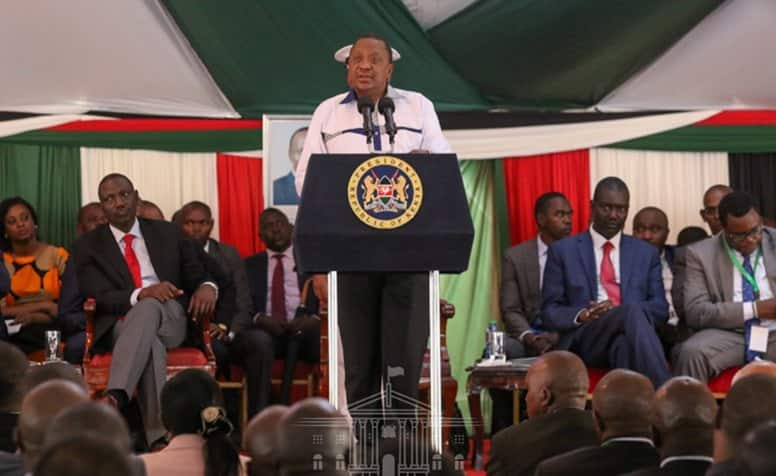 Uhuru Awashauri Wakenya Kula Pesa za Wanasiasa Lakini Wafanye Uamuzi wa Busara 2022: "Zimumunye fyu"