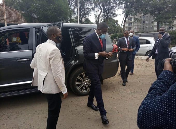 Senator Sakaja comes out of hiding, surrenders to police at Kilimani