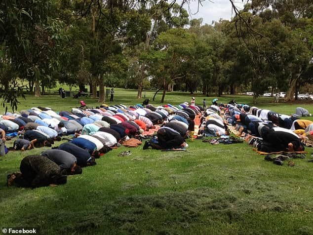 Australian bushfires push non-believers to pray to God