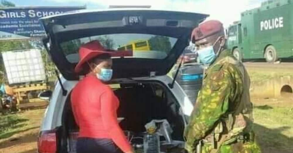 Kind Lady Prepares Nice Meal for Police Officers Manning Thika Roadblock as Appreciation