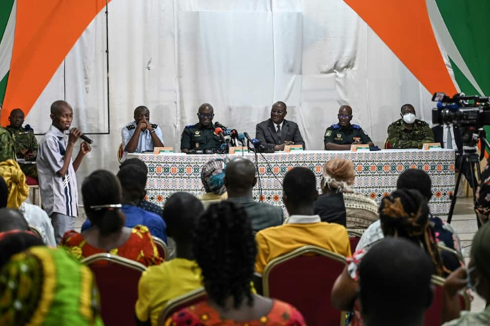 Ivory Coast's defence minister, chief of staff and generals speaking on August 3 to relatives of the 49 soldiers detained in Mali