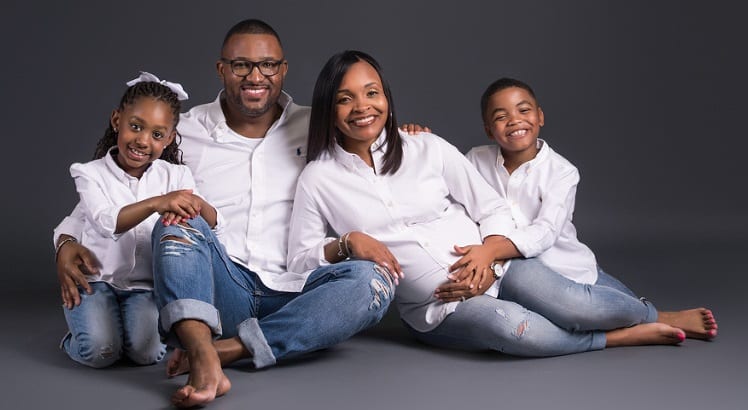 7 Tips To Bring Out The Best Poses For Your Family Photo Shoot | Mount  Studio Blog