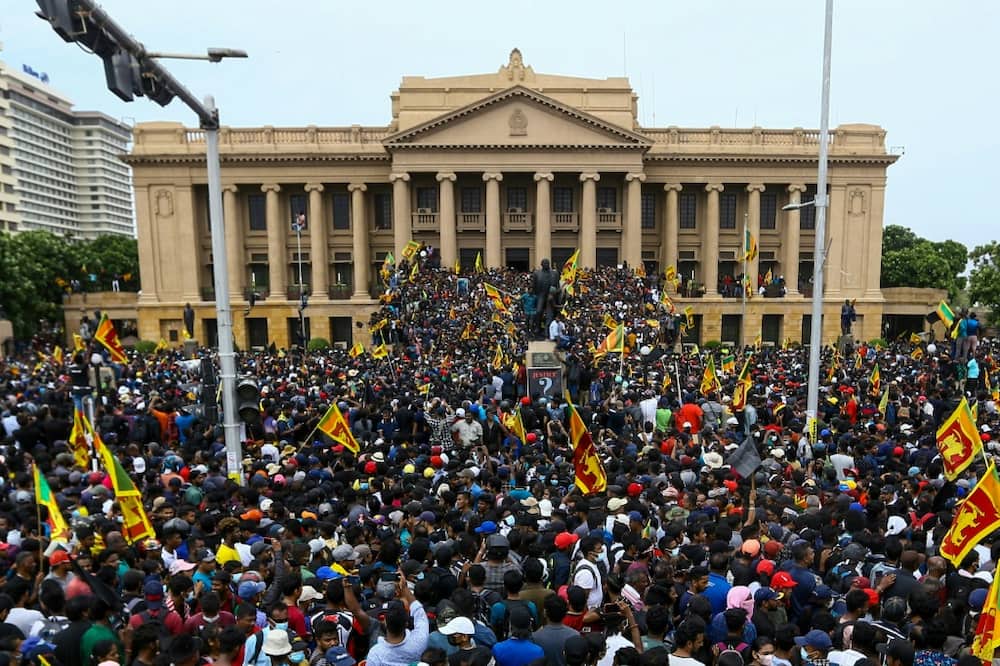 Waandamanaji nchini Sri Lanka walivamia ofisi ya Rais Gotabaya Rajapaksa baada ya kuvamia makazi yake. Picha: - / AFP.