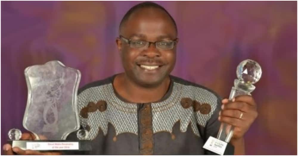 Alex Chamwada Thanks Uhuru Kenyatta after Being Awarded Moran of the Burning Spear