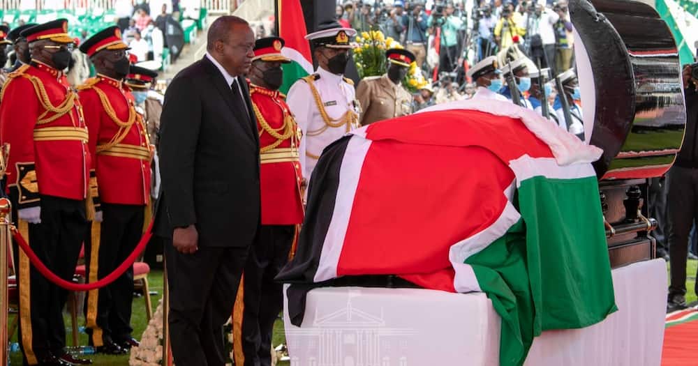 President Uhuru paying his last respect to fallen president Mwai Kibaki at Nyayo Stadium during the funeral service on April 29, 2022.