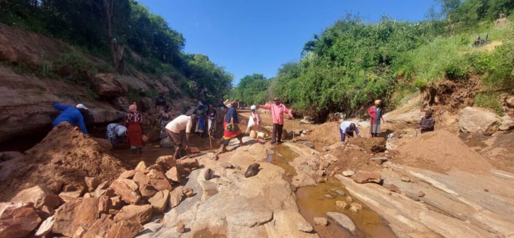 The use of regulation to stop haphazard sand harvesting in Makueni.