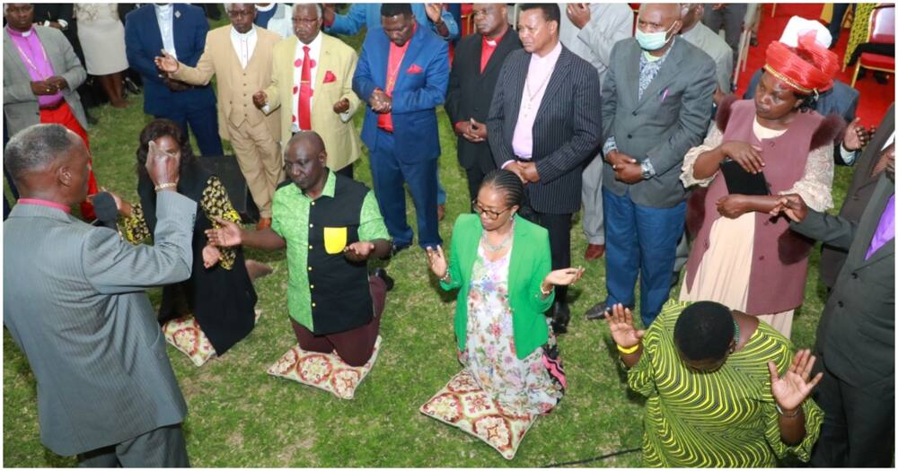 William Ruto, Susan Kihika and Tabitha Karanja Kneel For Prayers in Nakuru