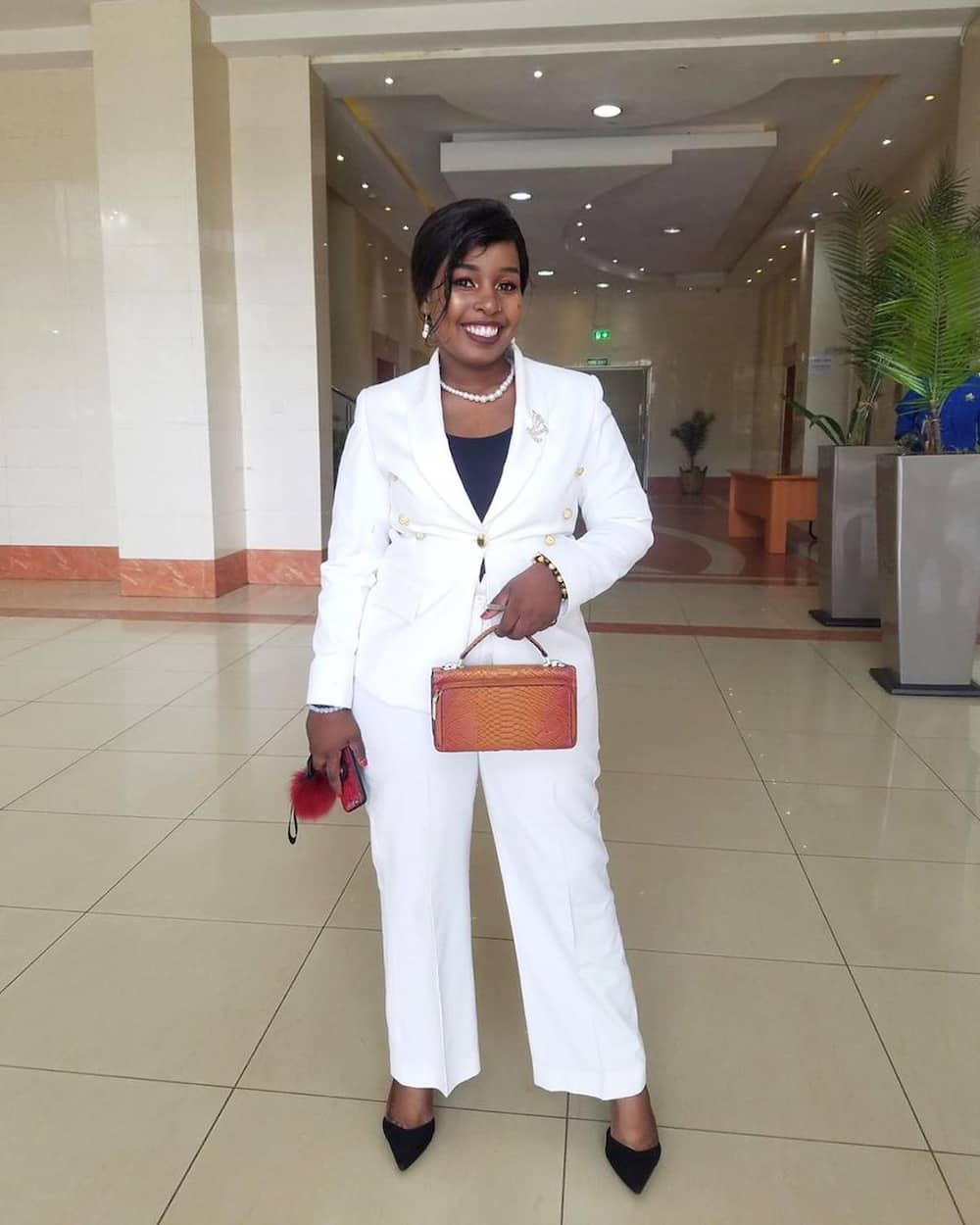 7 gorgeous photos of Saumu Mbuvi new look rocking elegant and classy official suits