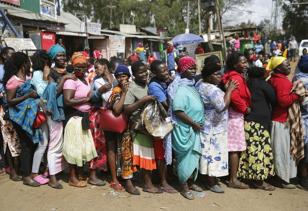 Vuta nikuvute yazuka Kibera wakaazi waking'ang'ania chakula cha msaada